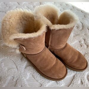 Bailey Button UGG - Women’s Size 10
